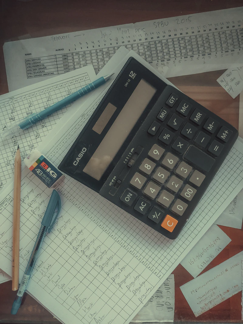 Calculator and financial records used to assess what a non-working spouse is entitled to in a Nevada divorce